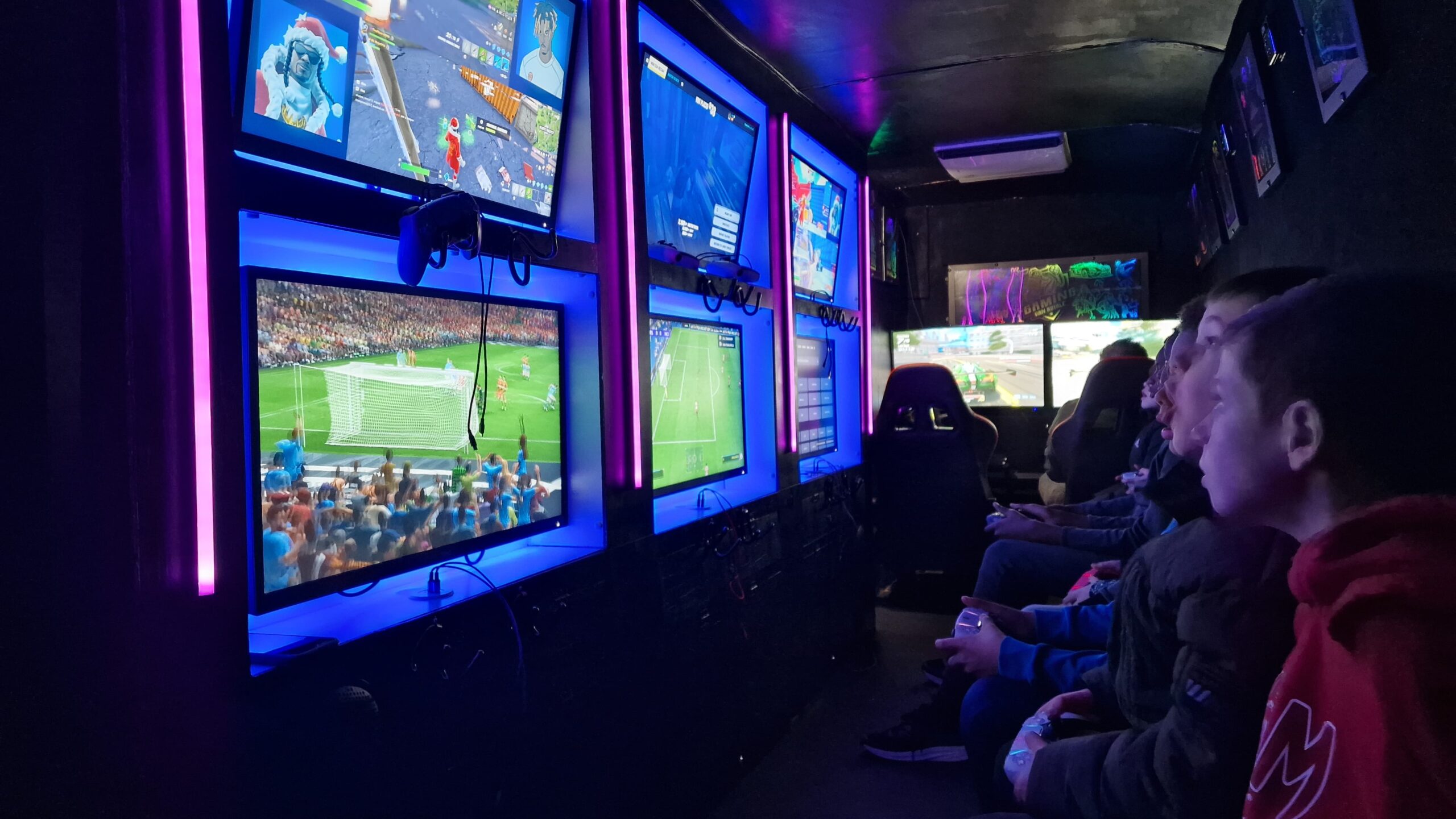 Gaming Van Royale - London & Essex | from £250 up to 14 kids! | Ultimate  Gaming Party Experience!